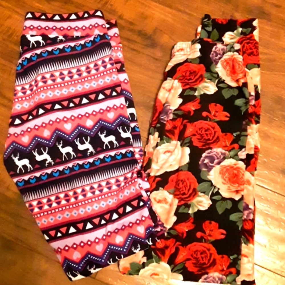 5/$35 2pairs of leggings sz small